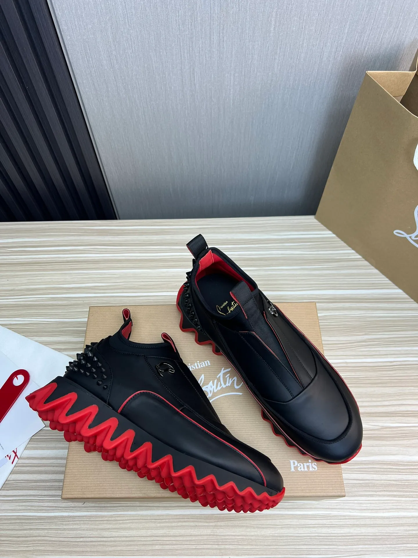 Men's shoes 💰680💰 CL popular red-soled boots 🆑1:1 original mold, Christian* Louboutin, imported cowhide stitching on the upper & water-dyed cowhide lining, original outsole ⬆️ Wear-resistant and non-slip, full set of counter packaging 🎁38-45 (38.45 for customization, non-refundable)